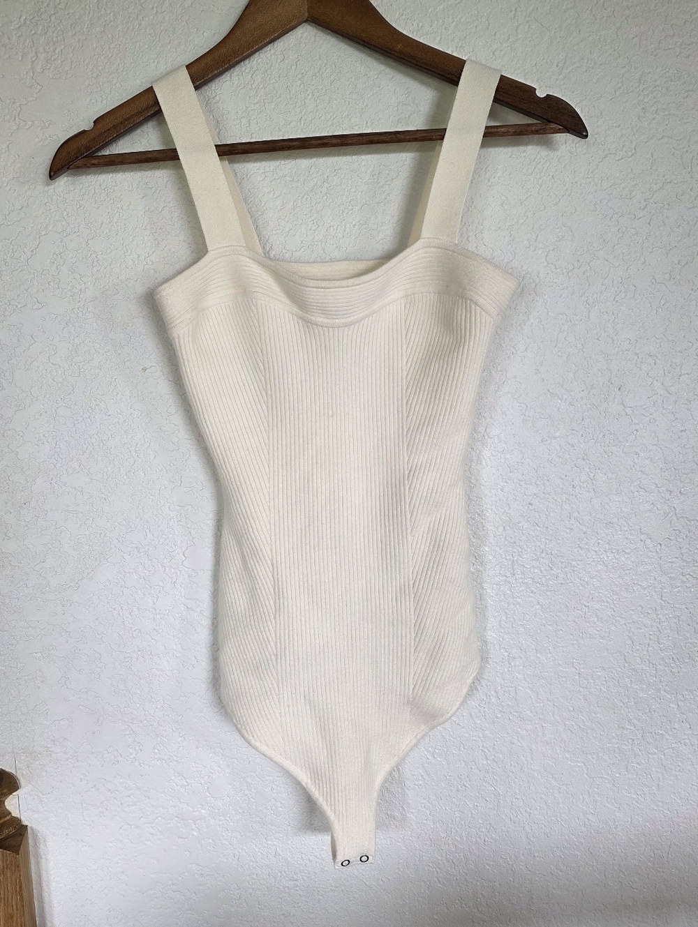 Abercrombie & Fitch Cream Ribbed Tank-Style Bodysuit Size Medium